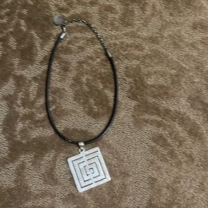 Very pretty necklace.